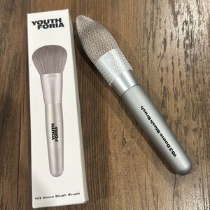 Youth Foria  Dome Blush Brush